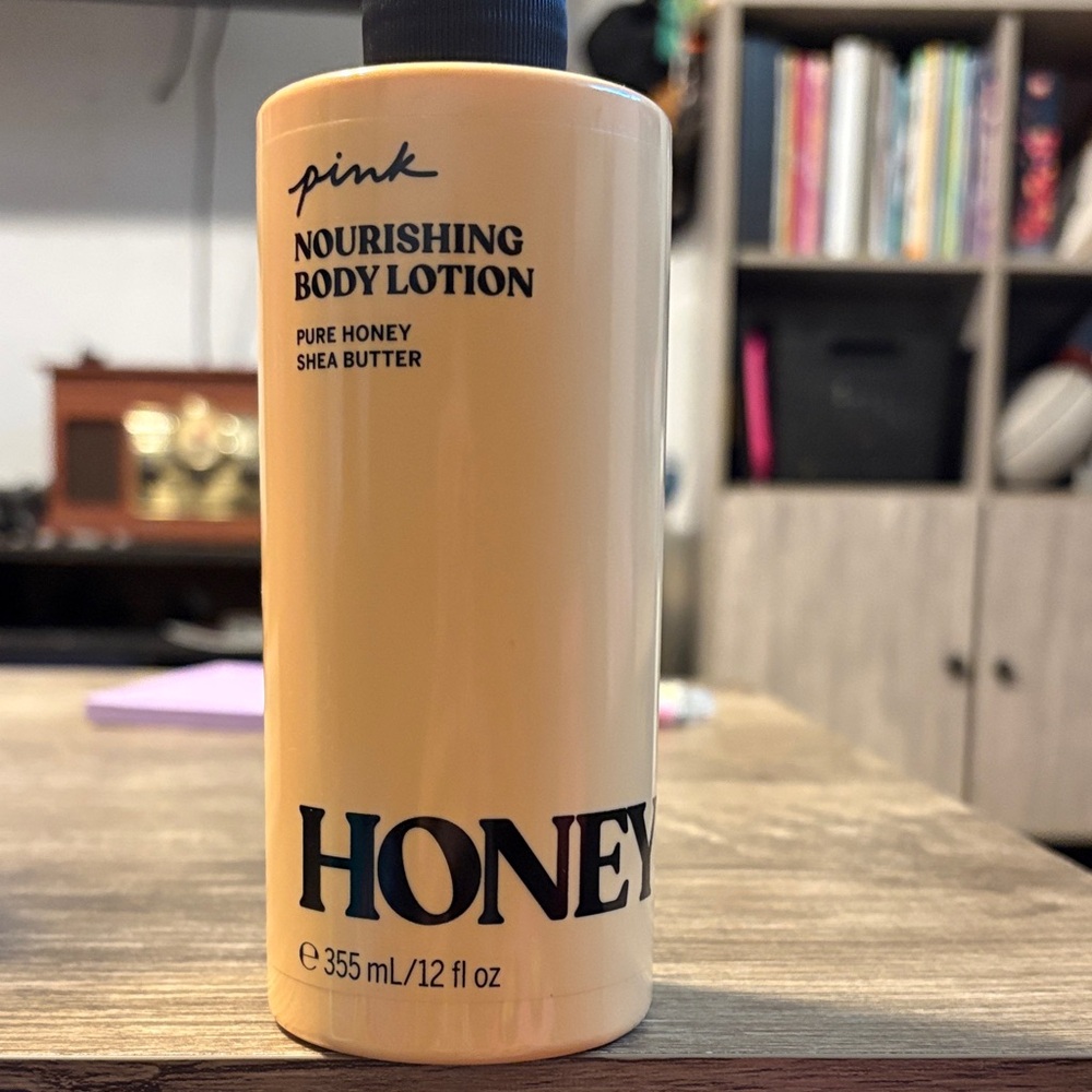 PINK Victoria's Secret Nourishing Body Lotion - Honey